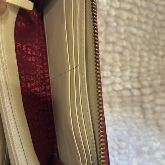 Kate spade full size wallet w/ multi pockets incl a zipperred pocket - Picture 5 of 6